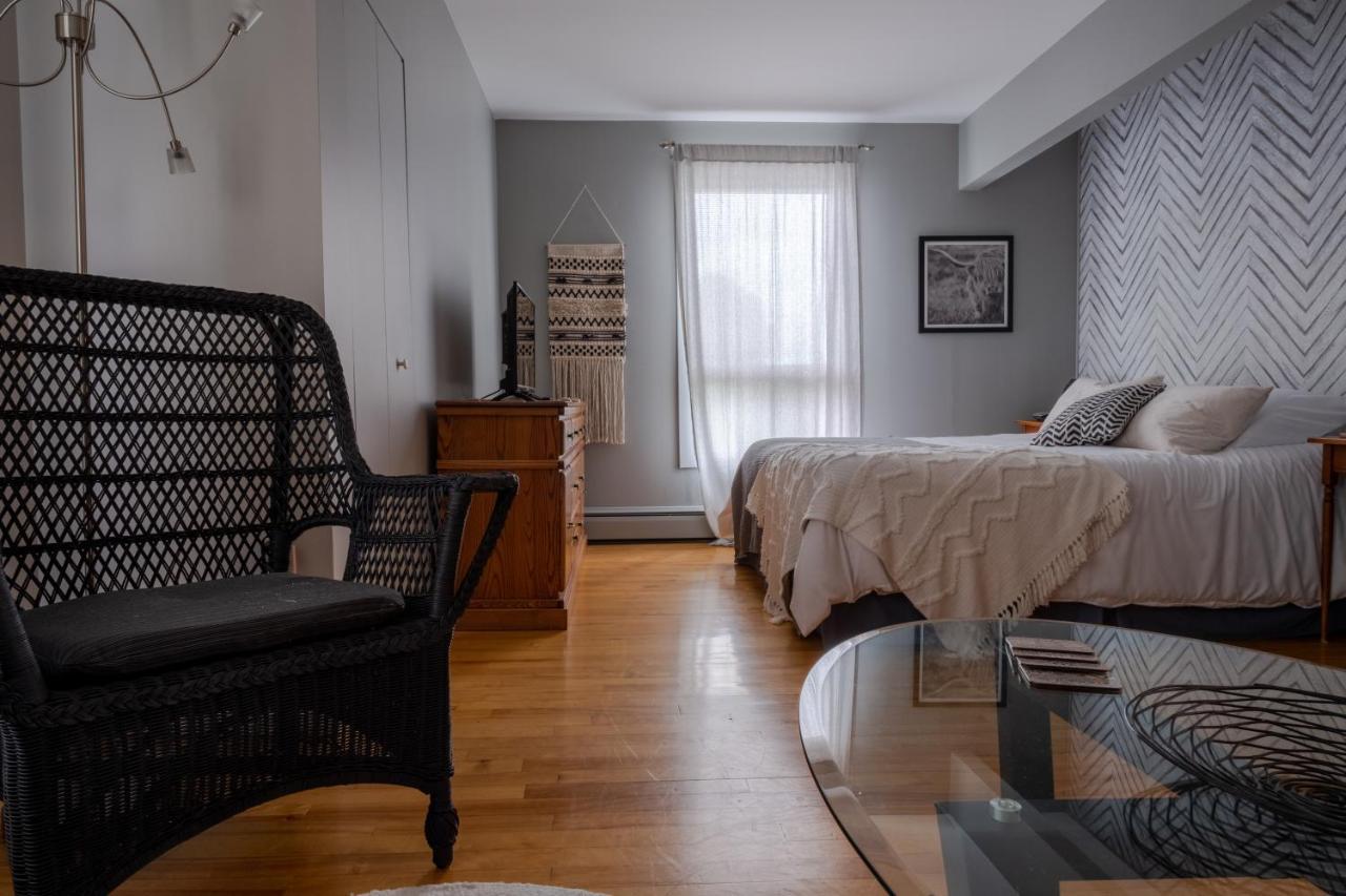 Bed and Breakfast Au Coq Du Bonheur Magog Esterno foto