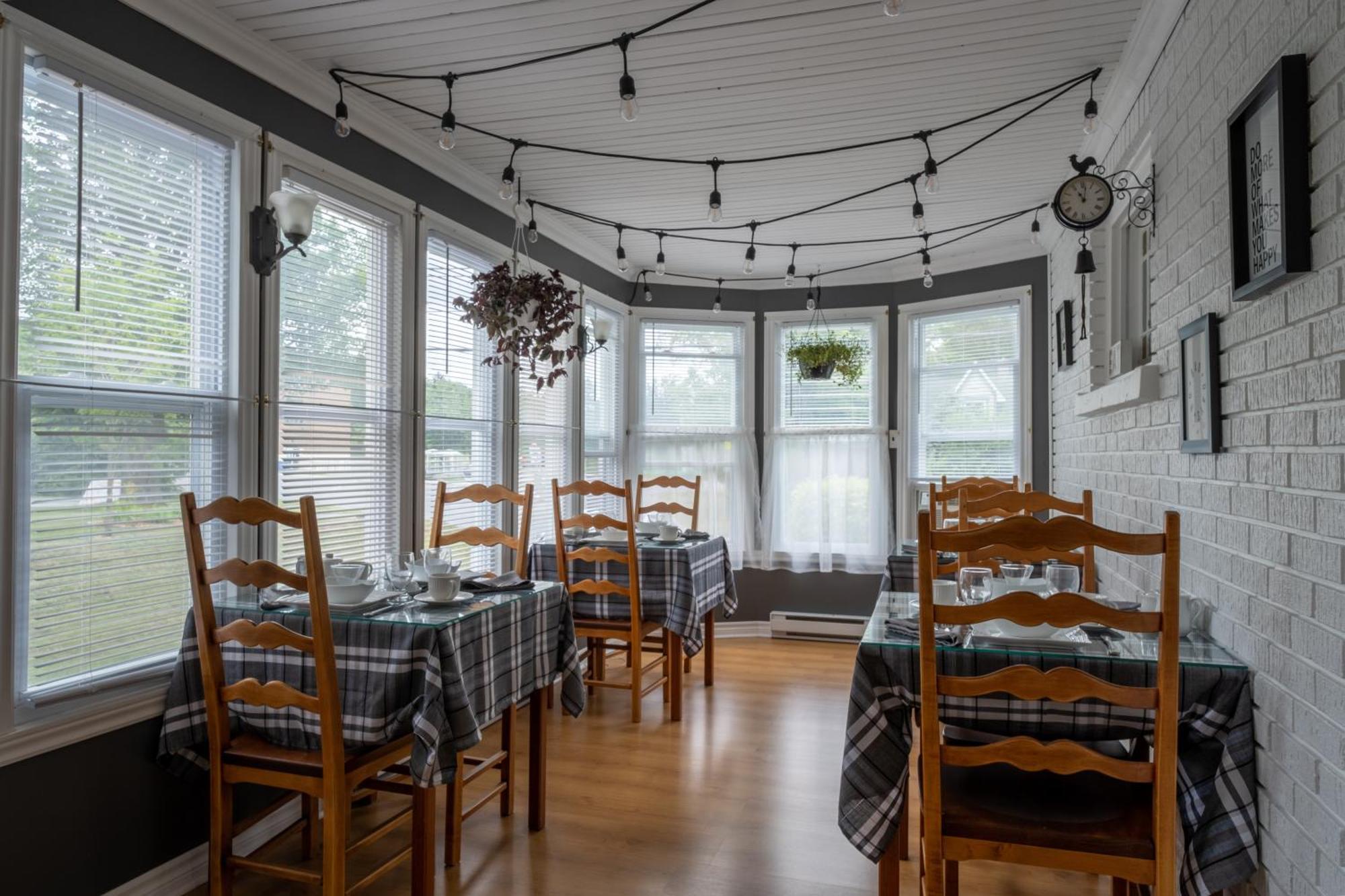 Bed and Breakfast Au Coq Du Bonheur Magog Esterno foto