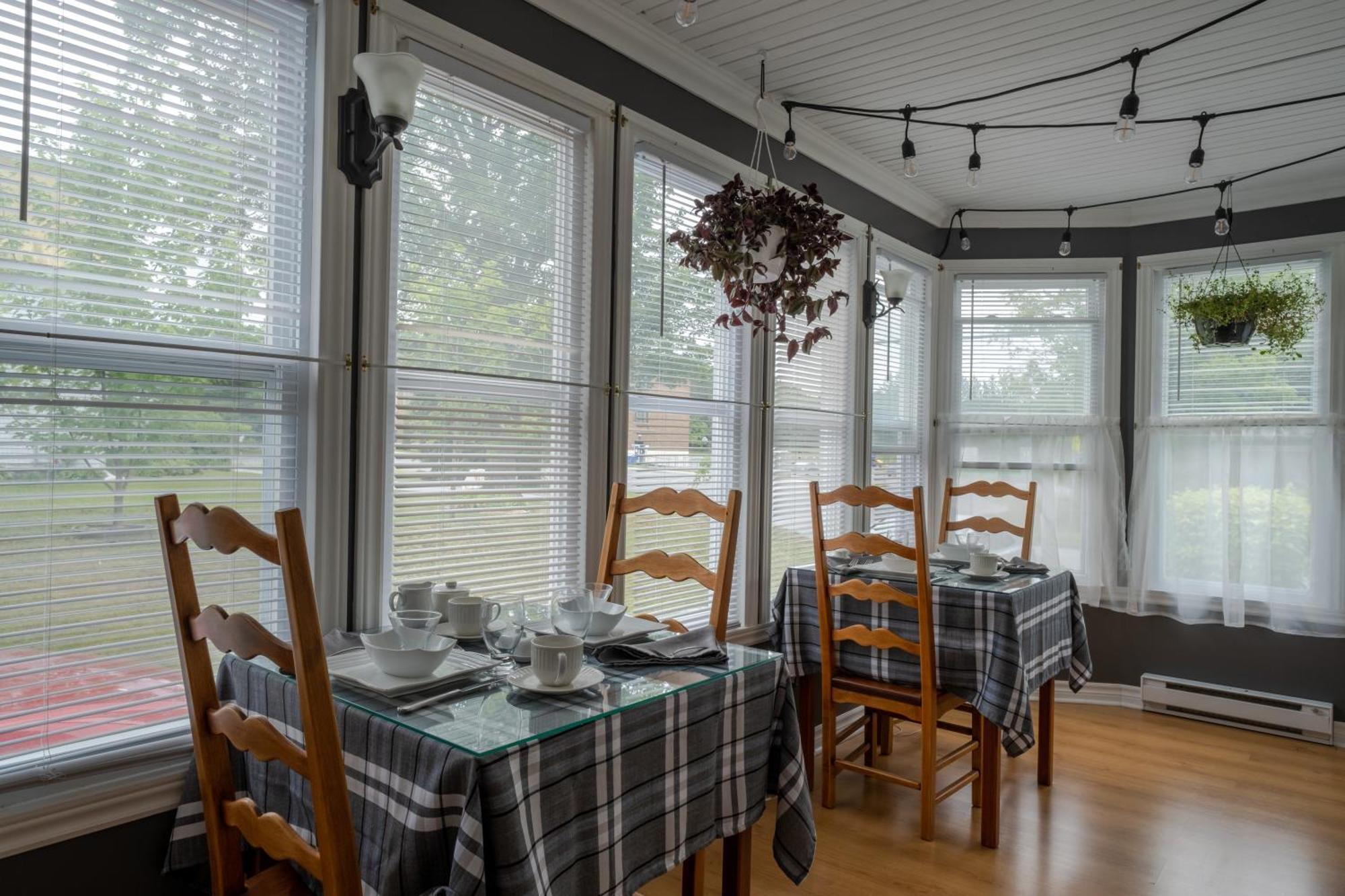 Bed and Breakfast Au Coq Du Bonheur Magog Esterno foto