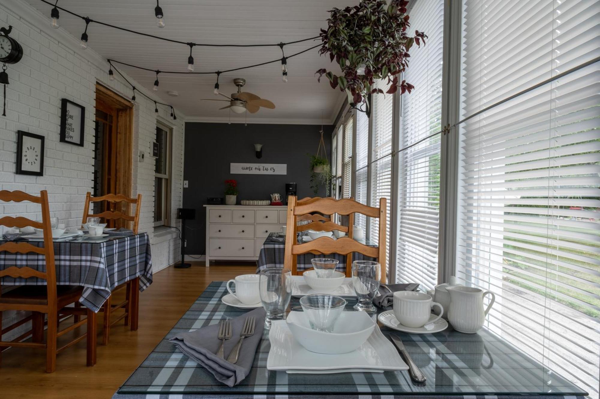 Bed and Breakfast Au Coq Du Bonheur Magog Esterno foto
